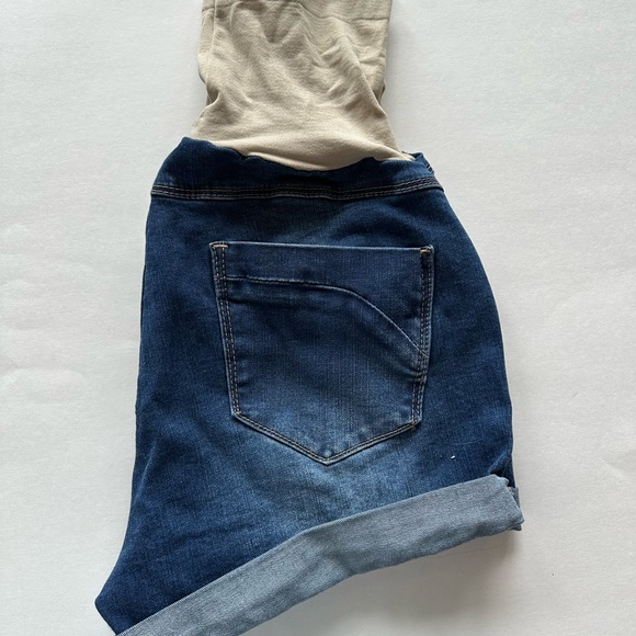 Maternity shorts - Picture 2 of 2